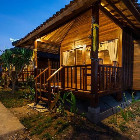 Gatri Hut Hotel Нуса Лембонган Екстериор снимка
